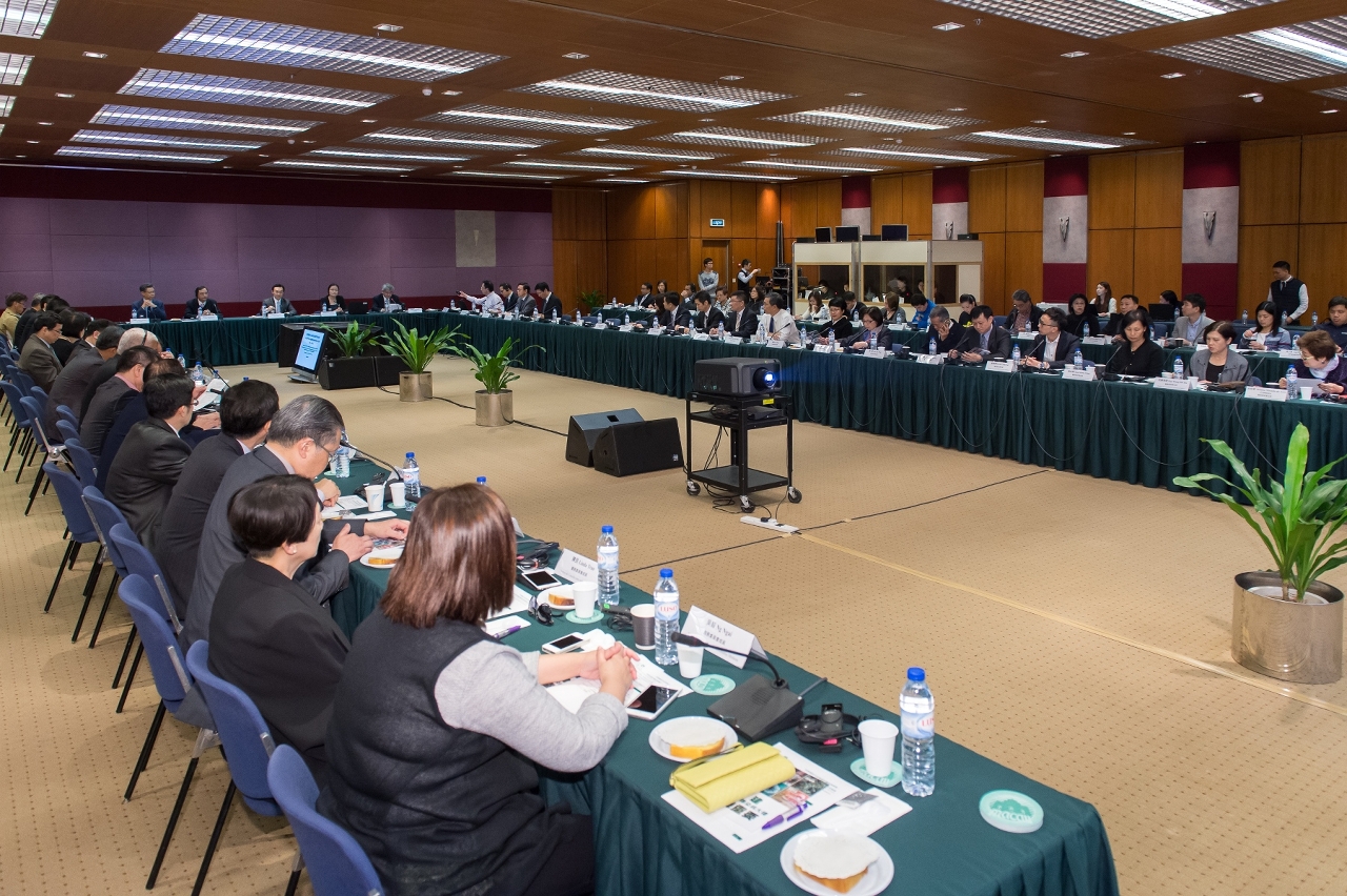 Especialistas do Interior da China procederam intercâmbios sobre trabalhos de prevenção e controlo das doenças infecto-contagiosas com deputados da Assembleia Legislativa e representantes do sector de saúde e especialistas académicos dos estabelecimentos de ensino superior