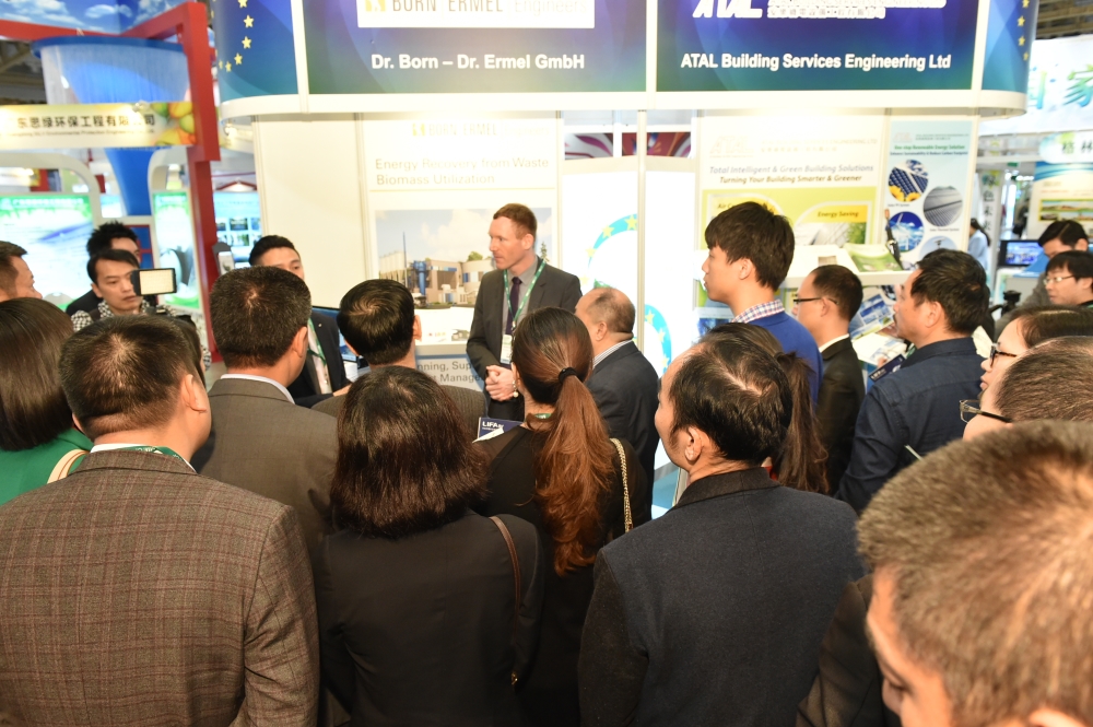 Representatives of enterprises in the PPRD visiting the European Union Pavilion