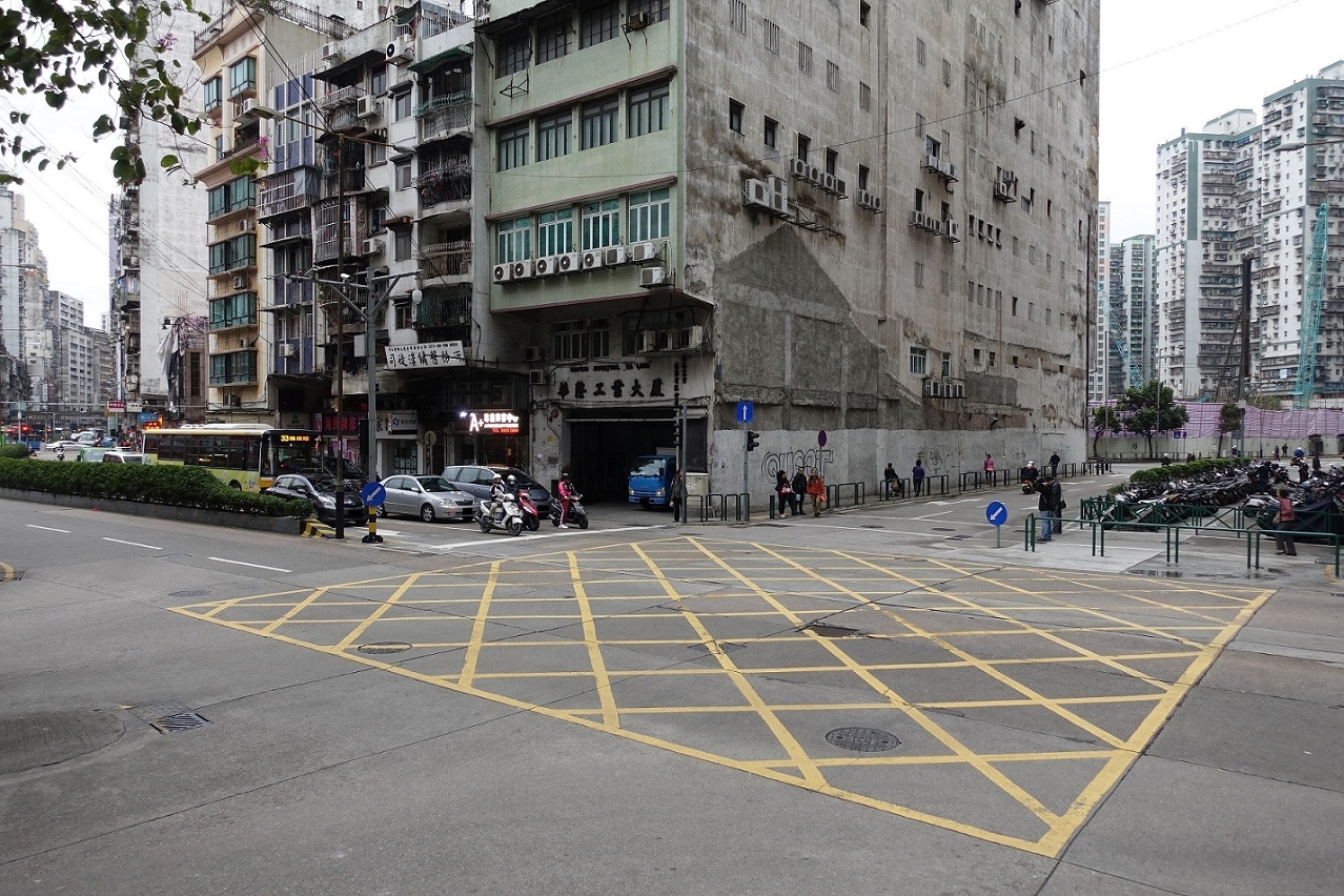Carreiras de autocarros passam a dirigir-se em direcção ao norte via Avenida do Ouvidor Arriaga