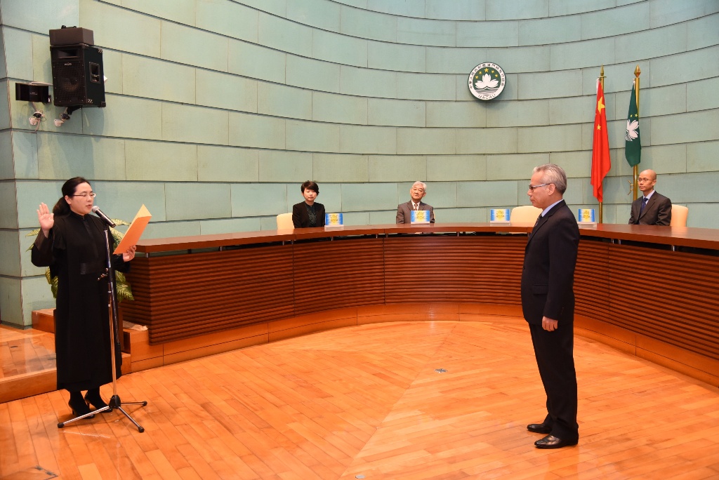 Prestação de juramento da Juíza Kan Cheng Ha perante o Presidente do TUI
