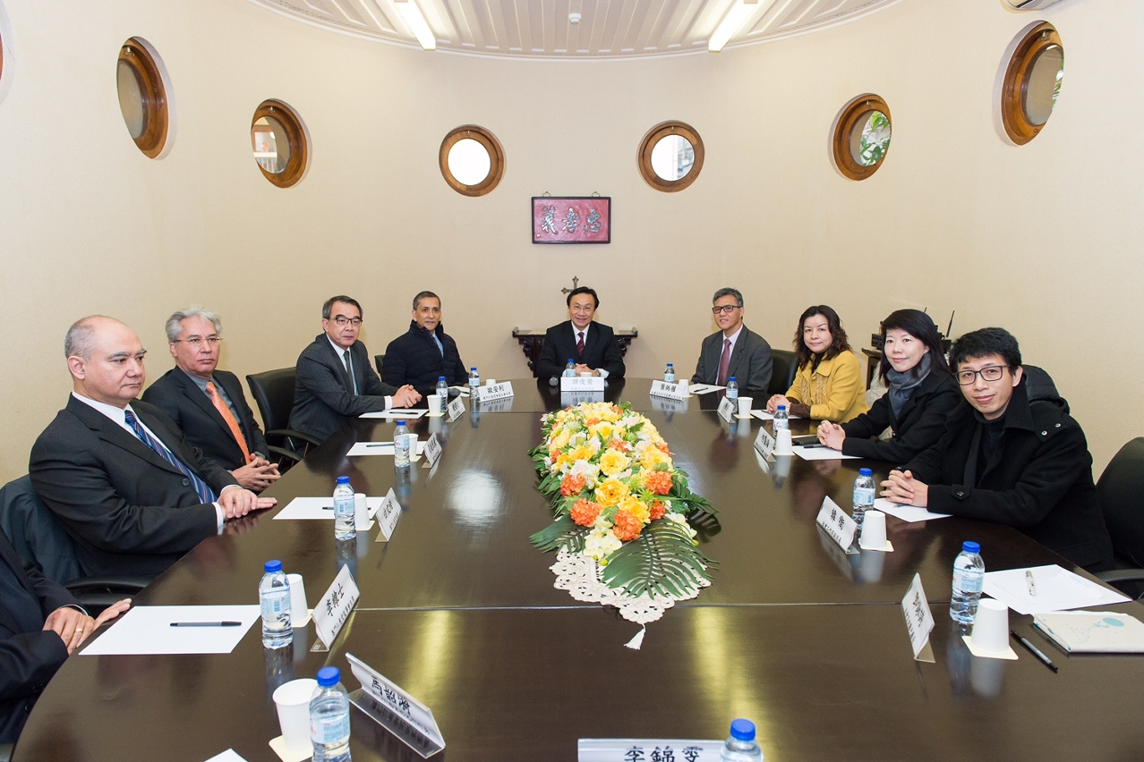 Encontro do Secretário, Alexis Tam, com os representantes da Santa Casa da Misericórdia