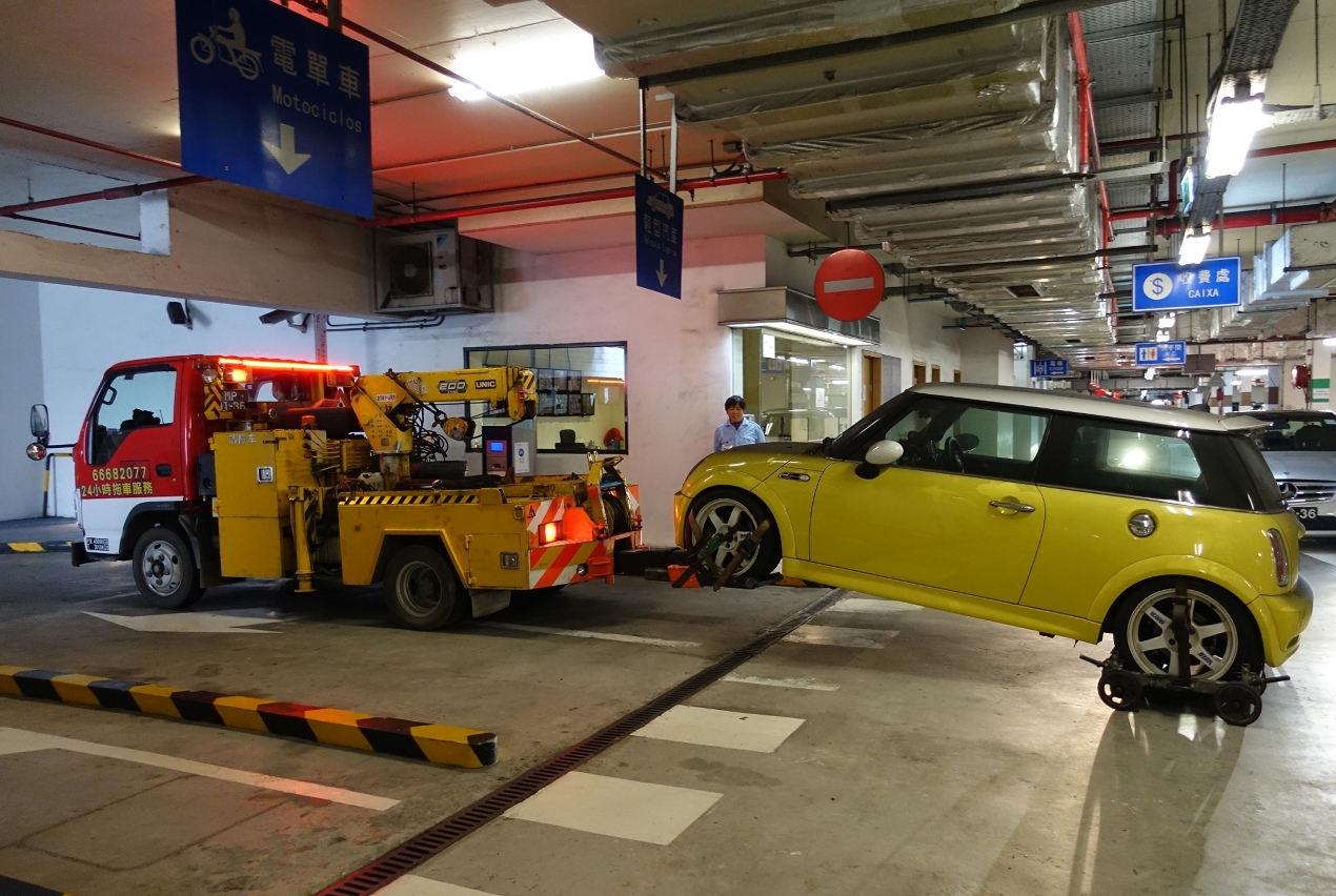 Foram tratados cerca de 200 veículos estacionados abusivamente nos parques de estacionamento públicos no ano passado.