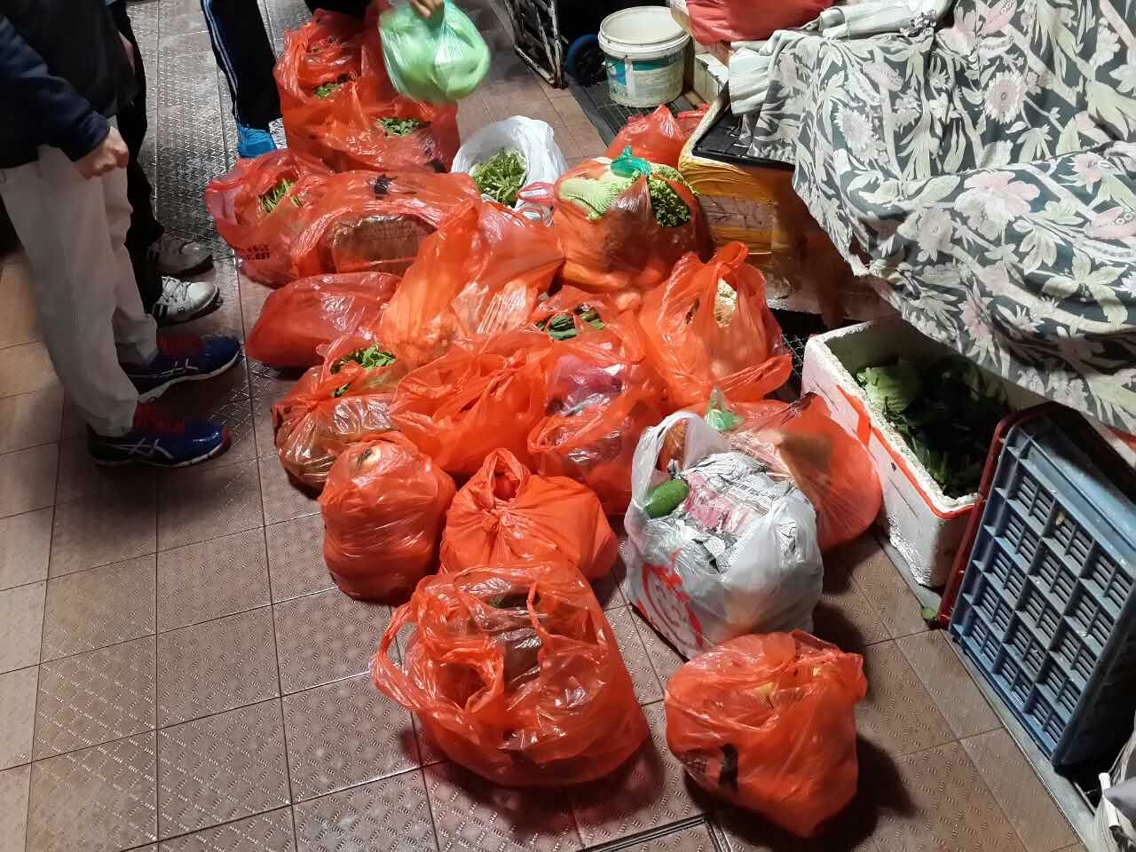在台山街市一菜檔查獲蔬果