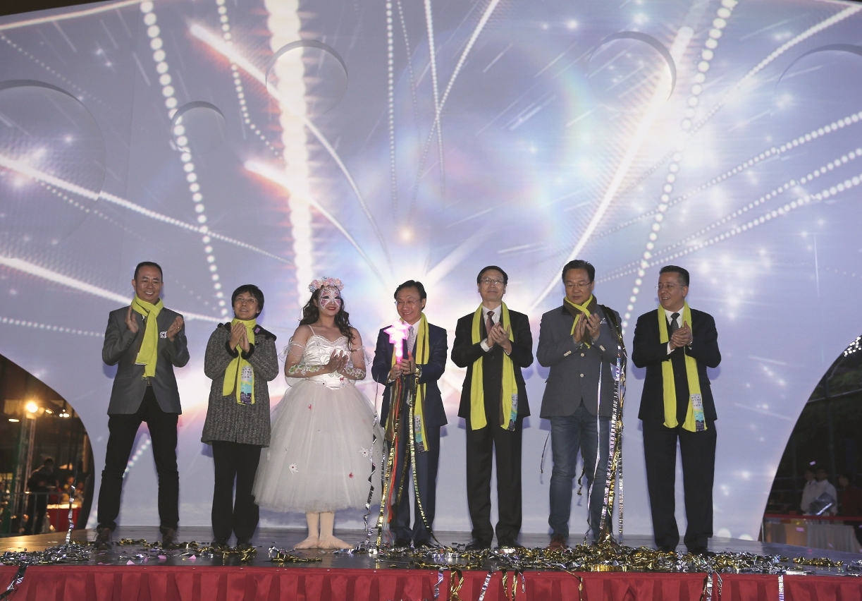 1.	Secretary Tam officiates at the inaugural ceremony of “Macao Light Festival 2015 - Journey of Lights”