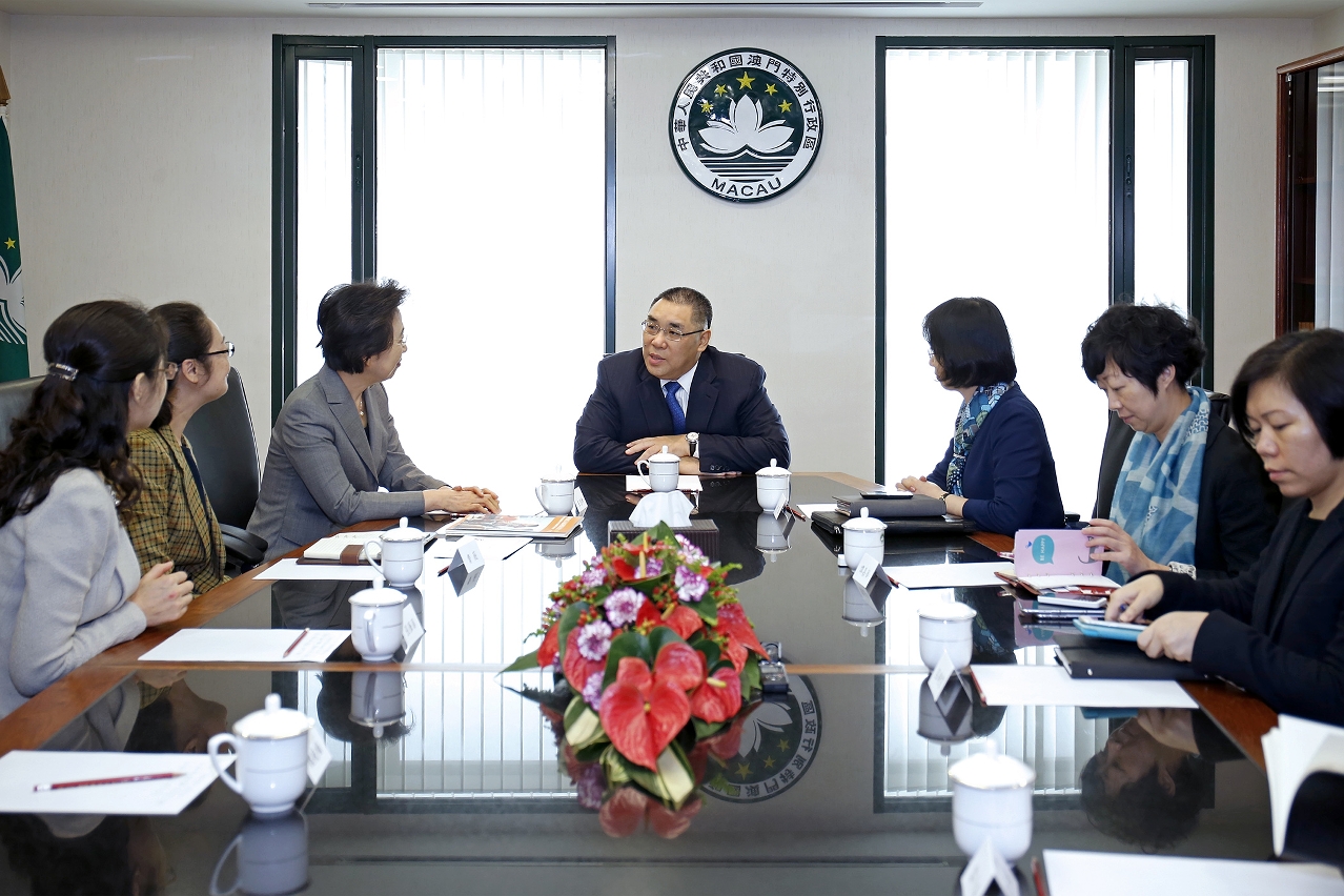 行政長官崔世安會見中國殘疾人聯合會副主席王乃坤一行
