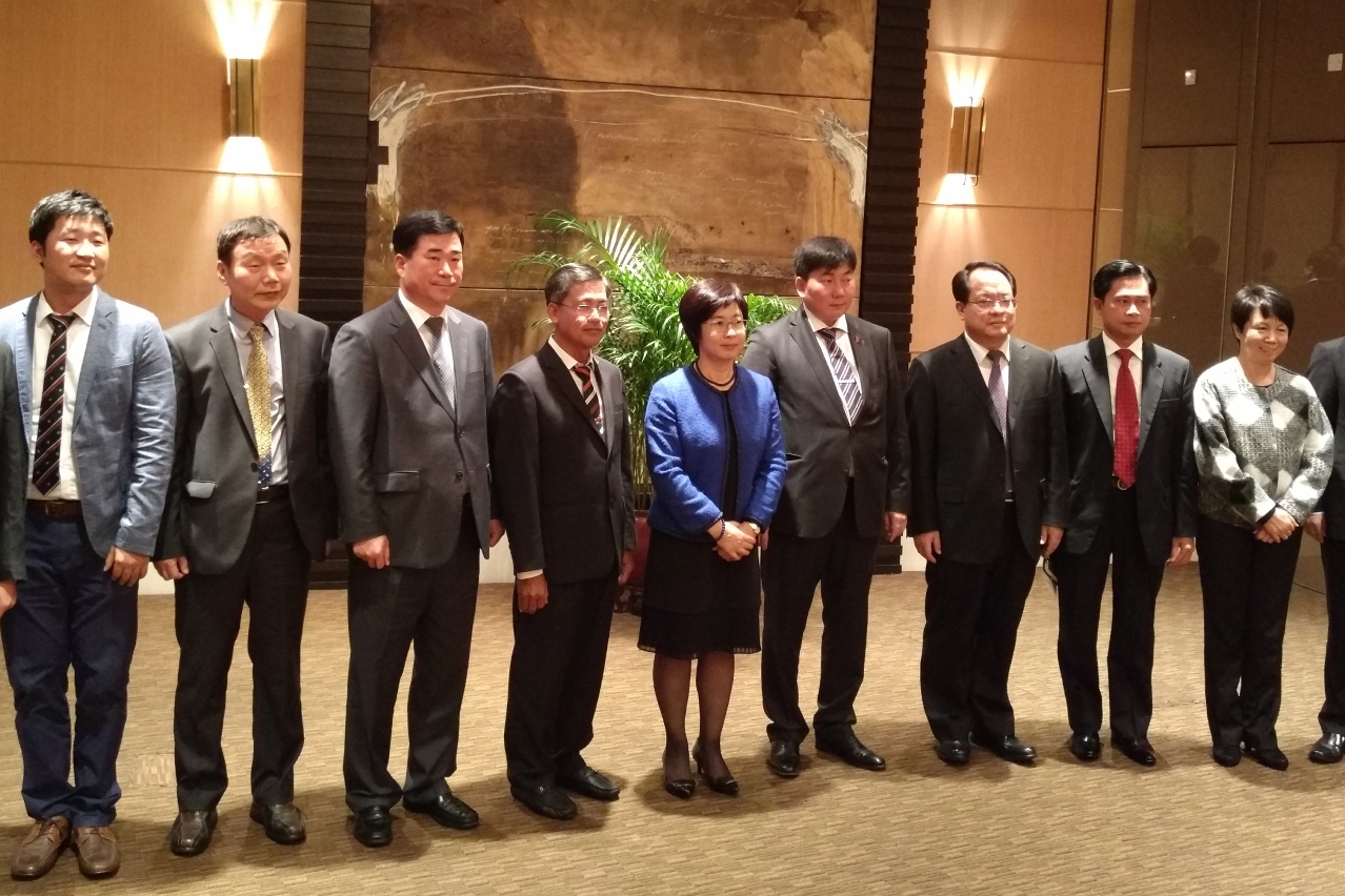 代理行政長官陳海帆與到訪貴賓合照
