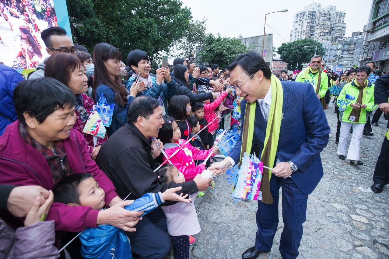 Secretary for Social Affairs and Culture, Alexis Tam Chon Weng had interaction with audience