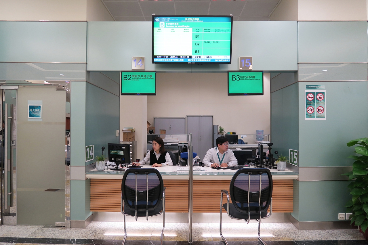 Balcão para requerimento do BIR no Centro de Serviços da RAEM