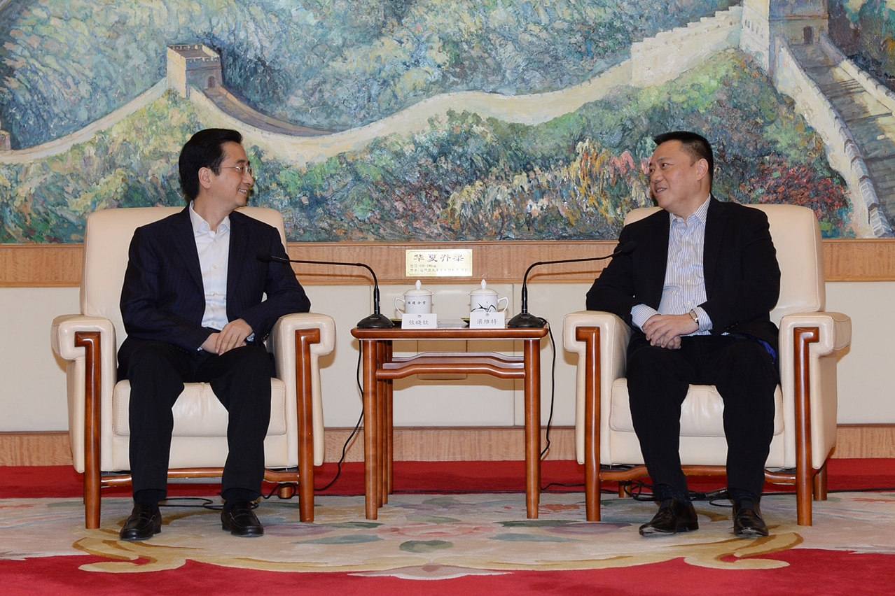 經濟財政司司長梁維特在福建福州出席2015年泛珠三角區域合作行政首長聯席會議期間，與廣西壯族自治區副主席張曉欽會面。