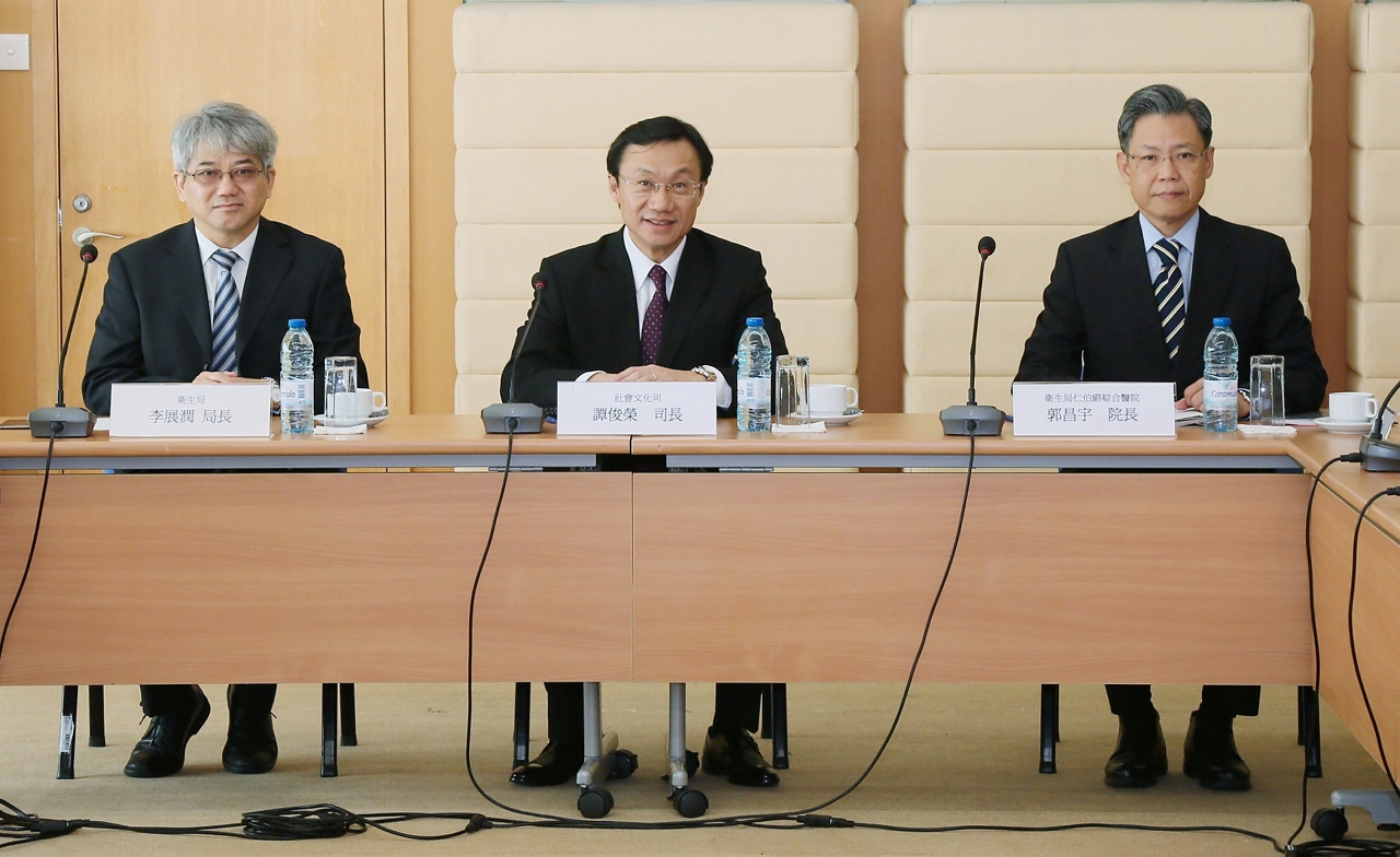 防治愛滋病委員會主席、社會文化司譚俊榮司長主持會議