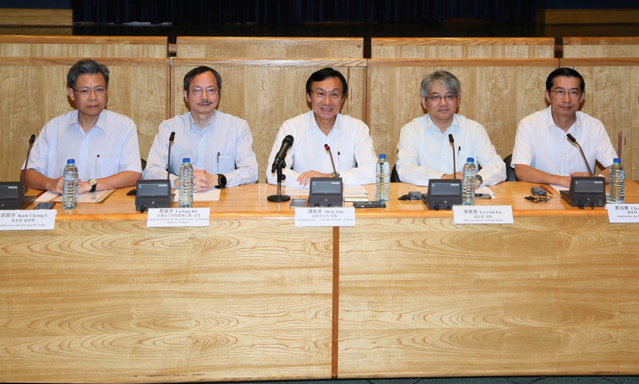 譚俊榮司長視察衛生局設施後會見傳媒