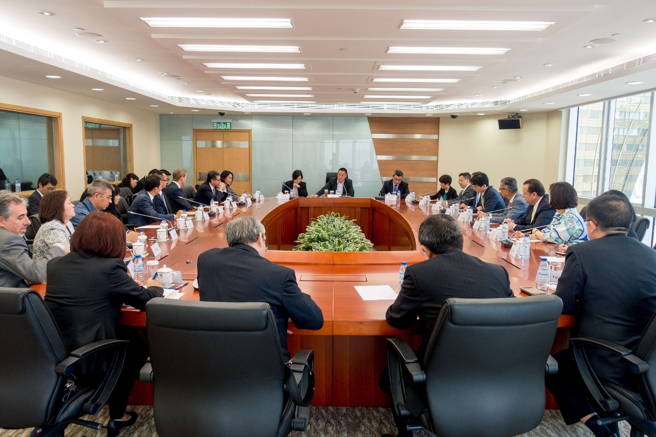 經濟財政司司長梁維特與本澳六家博彩企業代表會晤