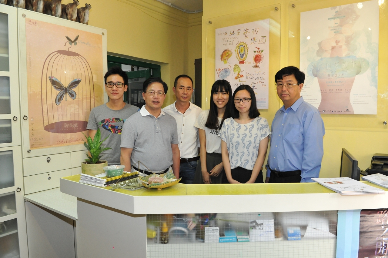 胡正躍一行與牛房倉庫藝術工作者交流