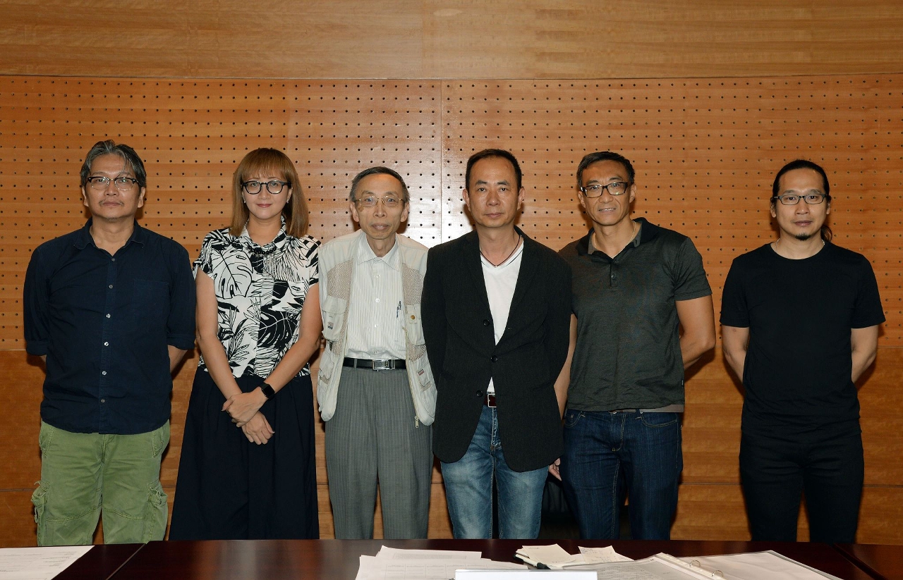 Group photo of Ung Vai Meng, President of the Cultural Affairs Bureau (third from right), and members of the adjudicating panel.