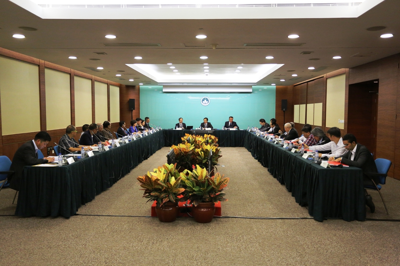 社會文化司司長向體育委員進行說明講解