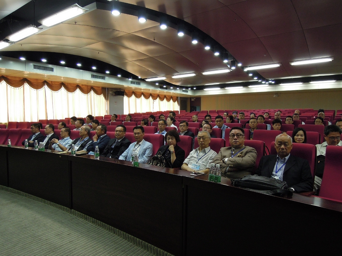 Explicação sobre o funcionamento do Terminal de Contentores de Nansha (Guangzhou)  aos Membros da Delegação Empresarial de Macau