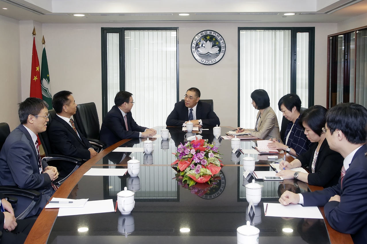 行政長官崔世安會見中國銀行副董事長、行長陳四清