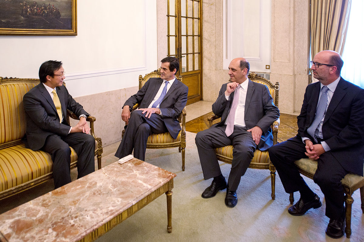 O Secretário para os Assuntos Sociais e Cultura, Doutor Alexis Tam, num encontro com o Presidente da Câmara Municipal do Porto, Dr. Rui Moreira