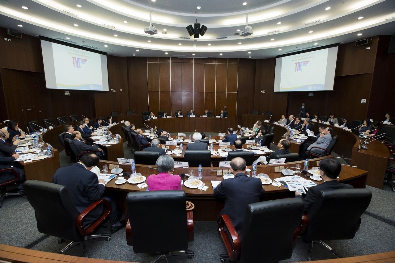 Reunião conjunta da Assembleia e do Conselho da Universidade.