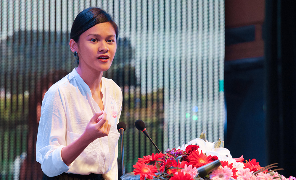 UM student Lisandra Wagan Fesalbon wins the championship at a national English speaking competition.