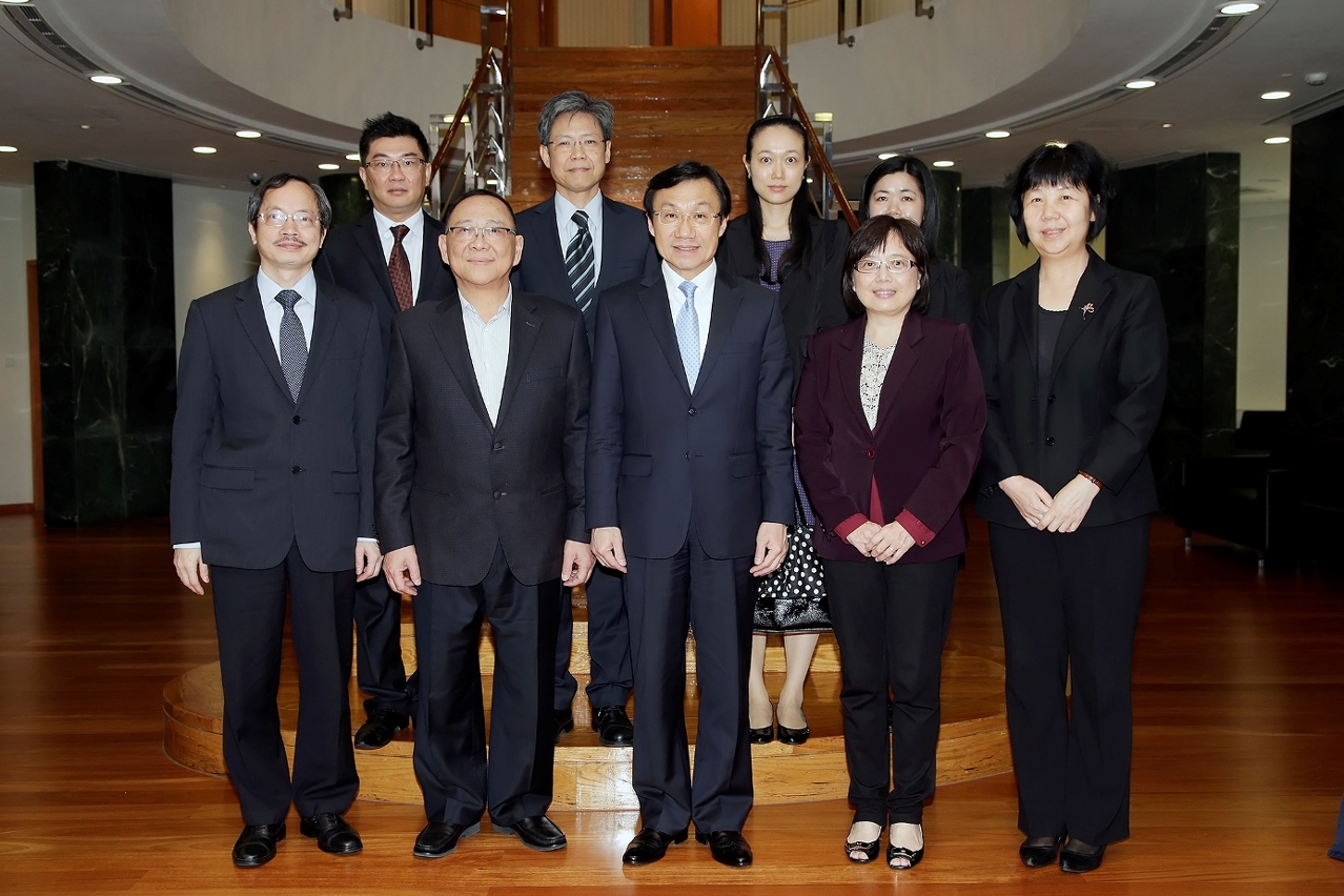 譚俊榮會見澳門鏡湖護理學院一行