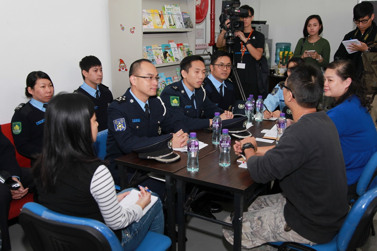 與街總石排灣代表會面商討治安情況