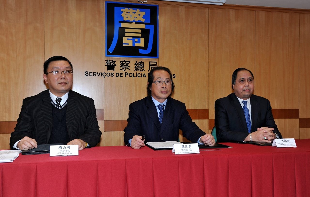 警察總局局長助理羅偉業、治安警察局副局長梅山明及司法警察局刑事調查廳廳長文東沙出席記者會，總結「雷霆14」行動成果。