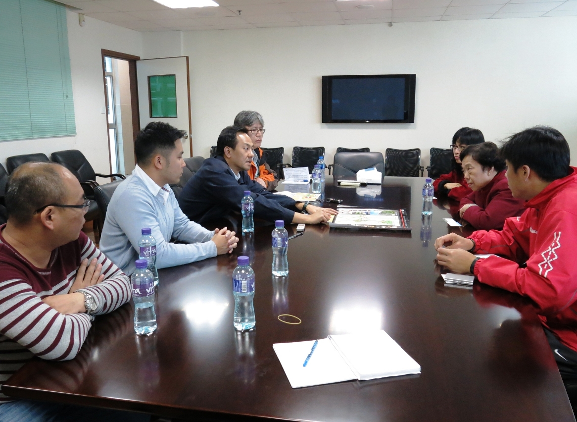 兩局人員與嶺南中學就施工安排交換意見