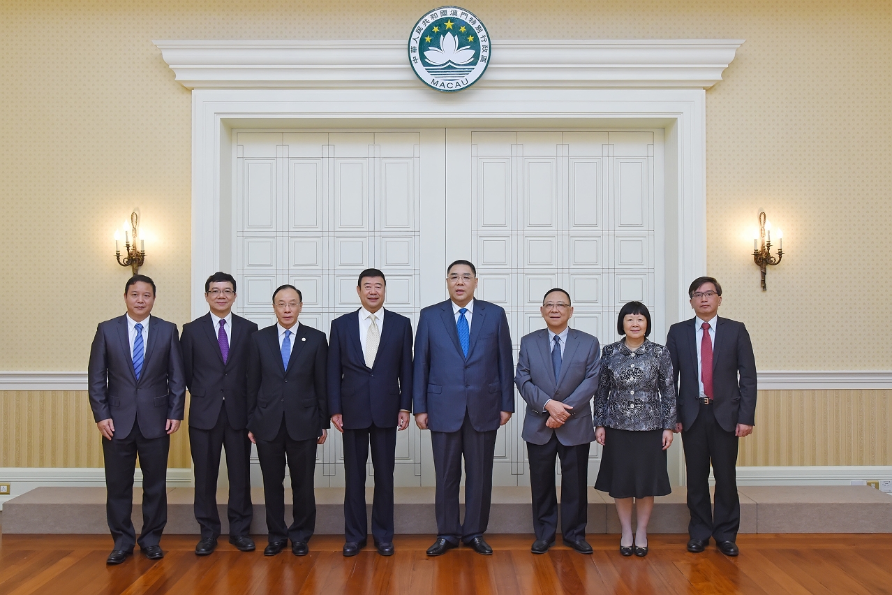 行政長官崔世安會見鏡湖醫院慈善會領導