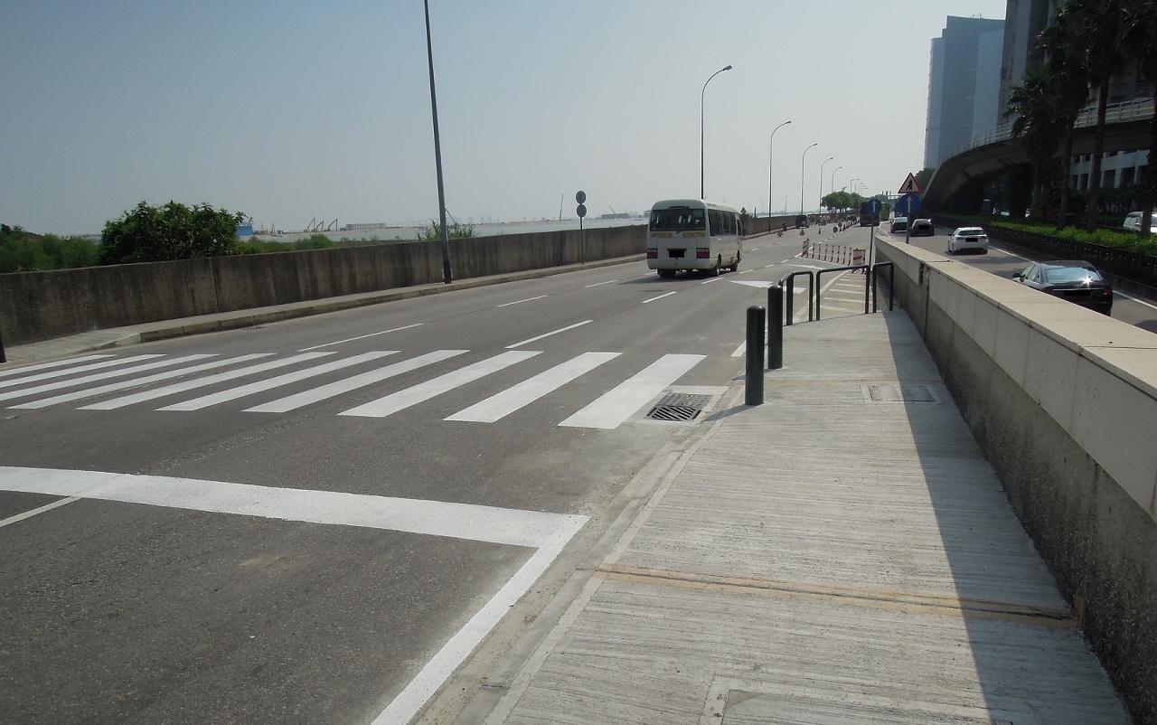增設斑馬線提升行人過路安全