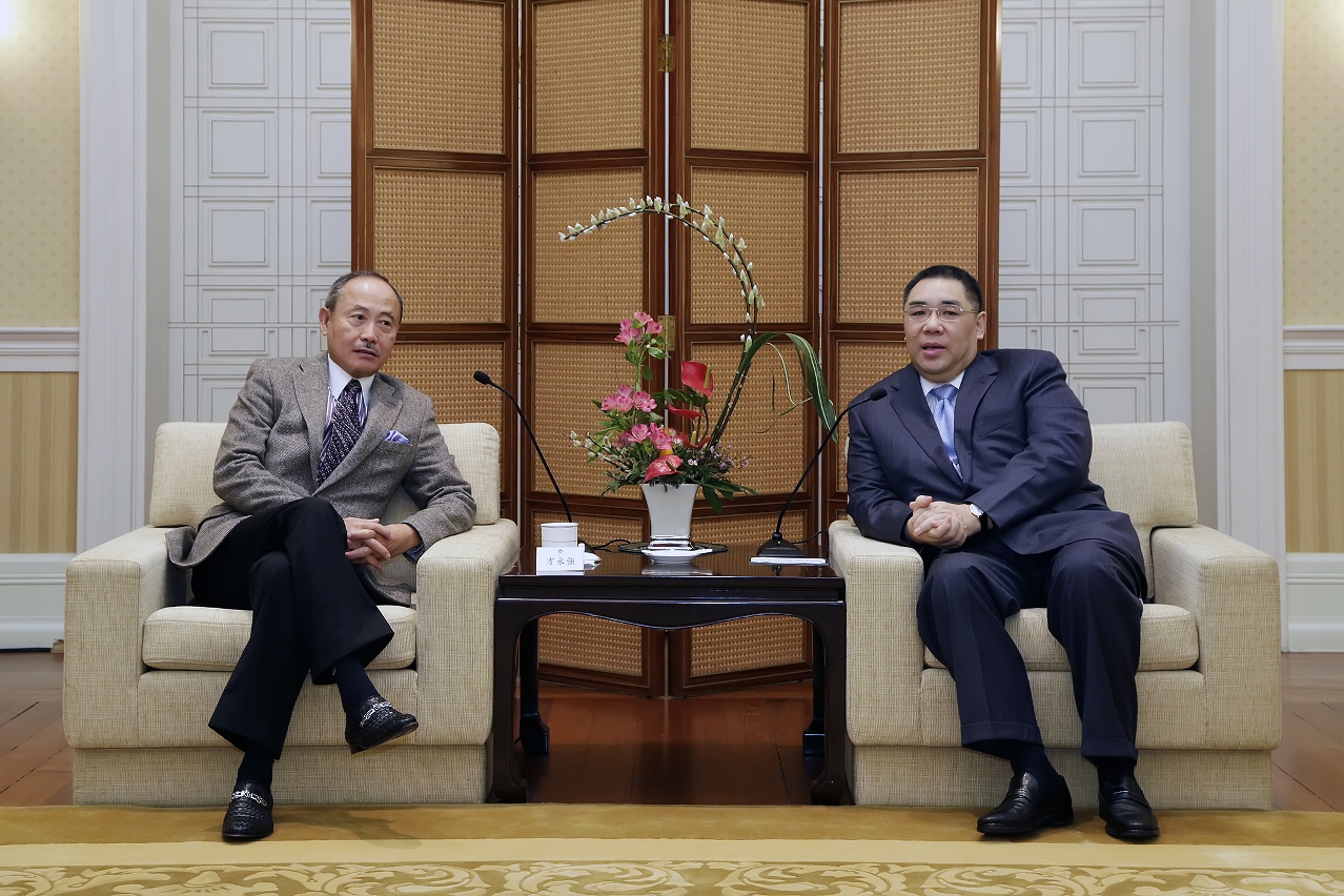 行政長官崔世安會見退休、退役及領取撫恤金人士協會會長方永強一行