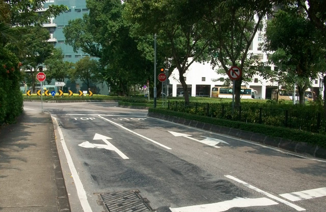 氹仔高勵雅馬路出現不同程度損壞須進行重鋪