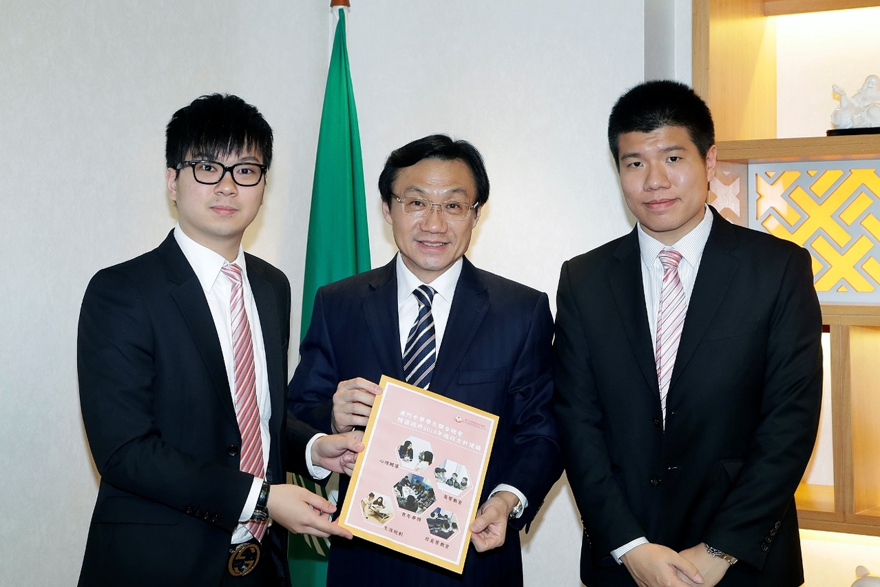 學聯向譚俊榮司長送交施政建議
