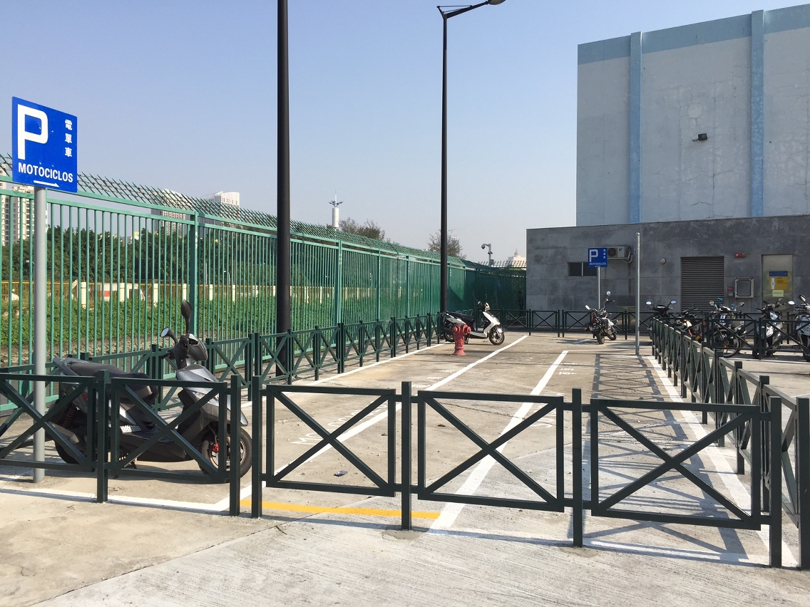 青洲珠澳跨境工業區對出的電單車泊車區已開放使用