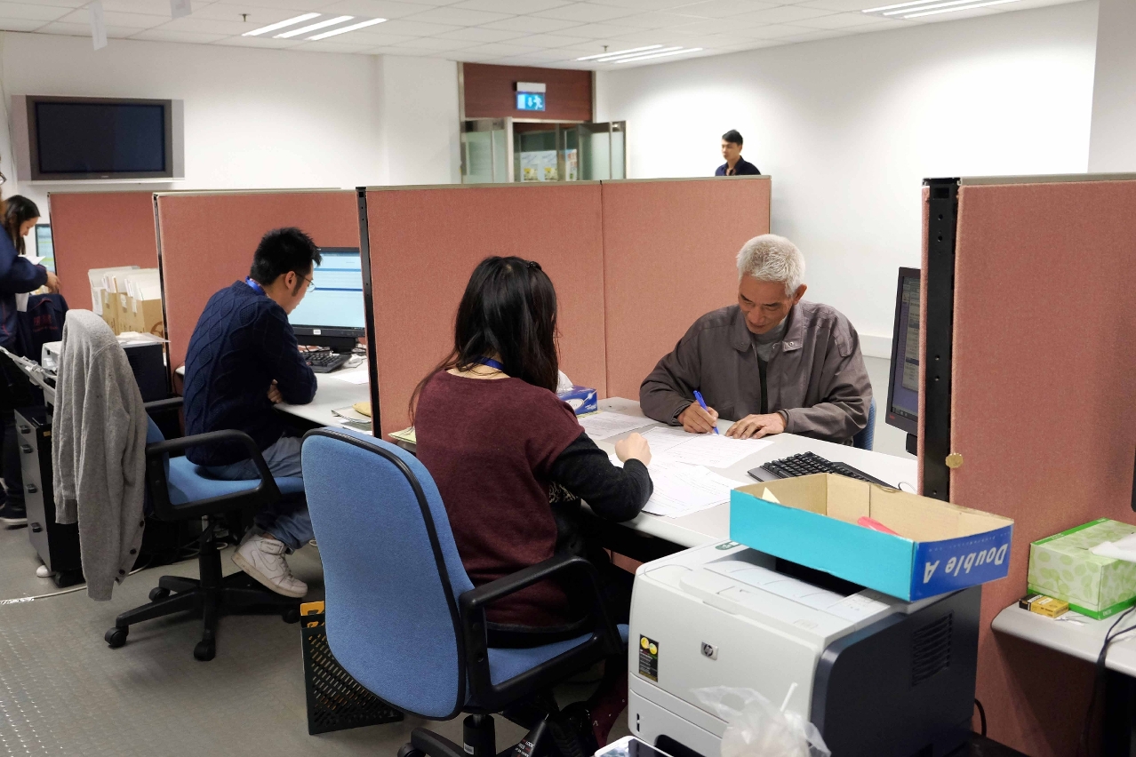 2013期社屋申請合資格家團今(12)日辦理租住手續