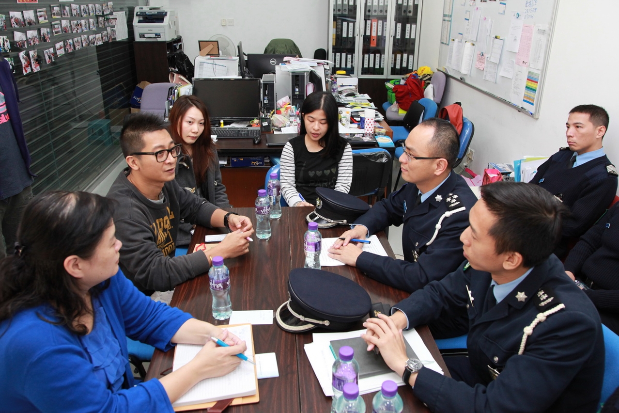 治安警聽取社團代表反映區內治安情況