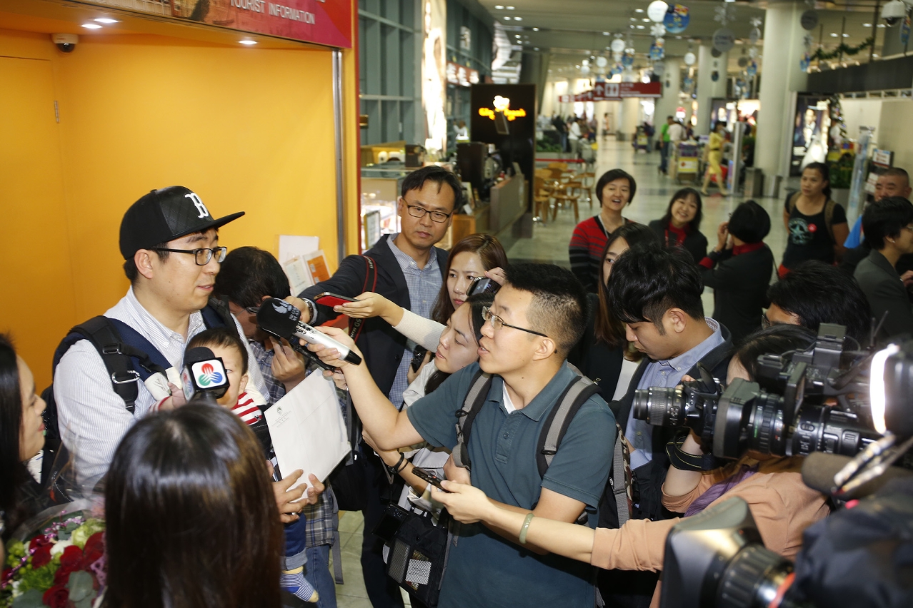 本澳媒體及來自韓國的傳媒考察團訪問幸運旅客
