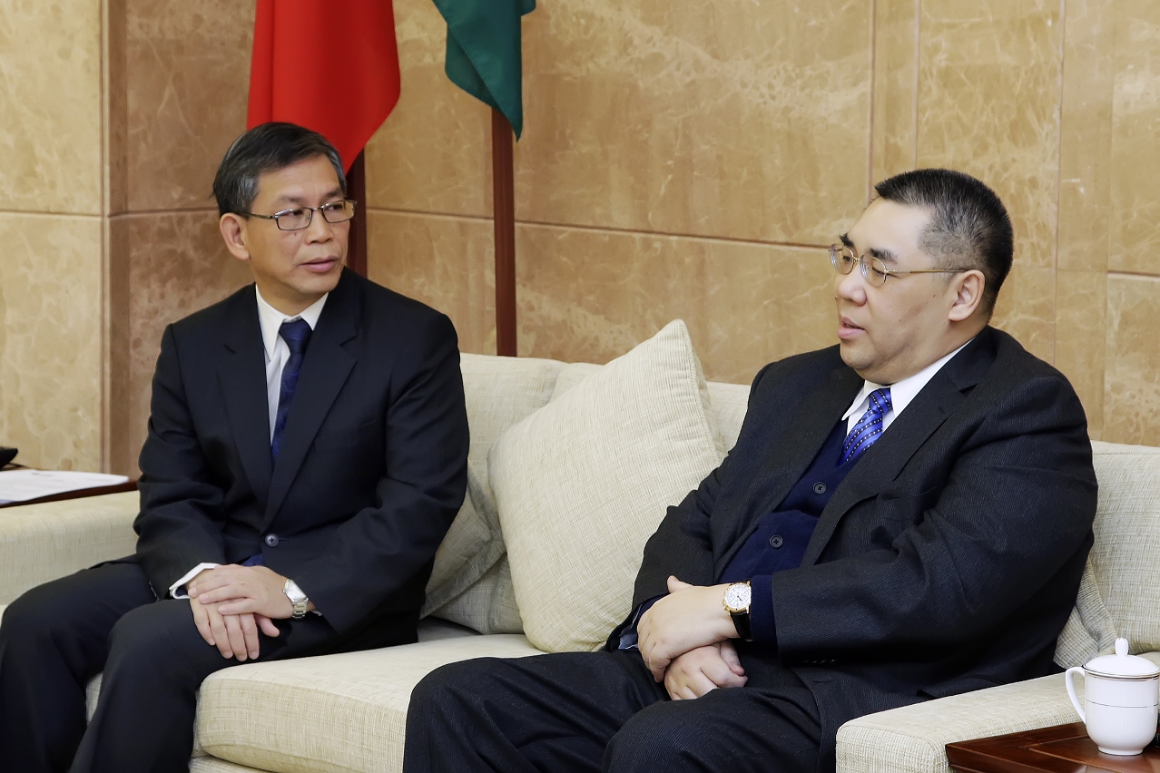 行政長官崔世安會見澳門明愛總幹事潘志明