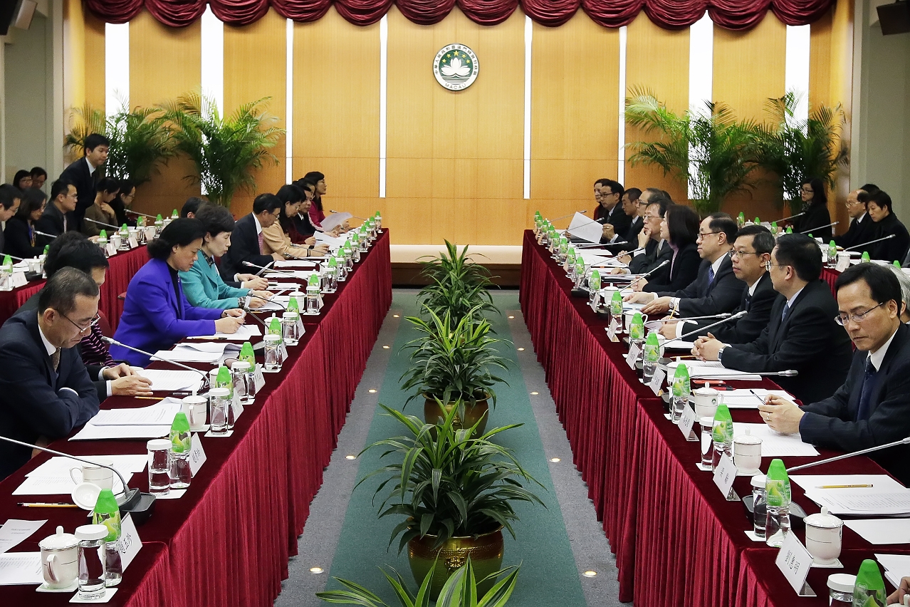 濟財政司司長譚伯源和國家商務部副部長高燕共同主持CEPA 2014年聯合指導委員會高層會議