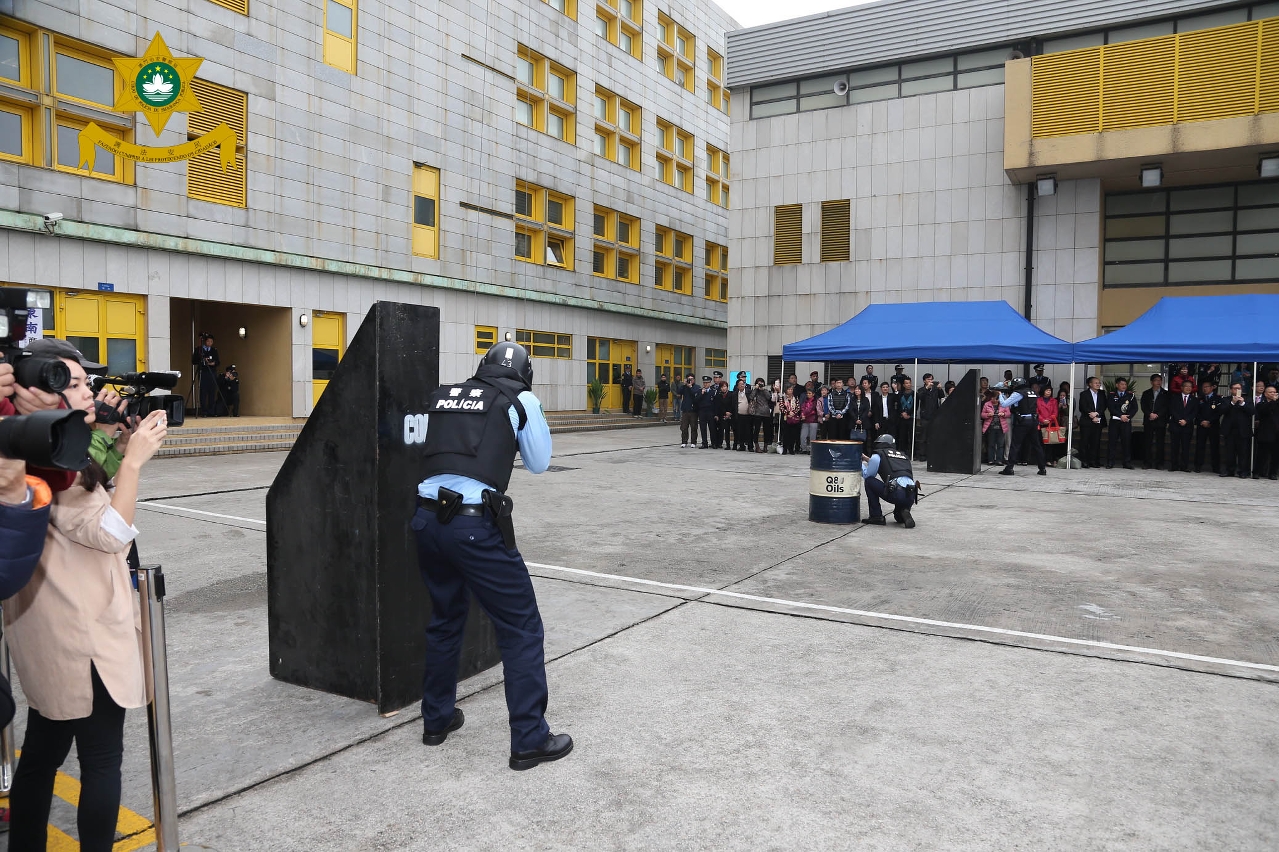 特巡組戰述性封鎖可疑建築物