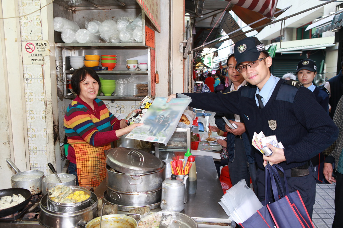 市民喜見警方落區宣傳
