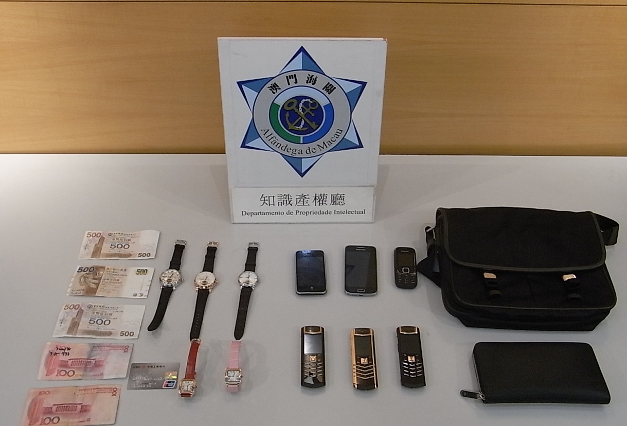 在嫌犯隨身物品中搜獲的侵權物品