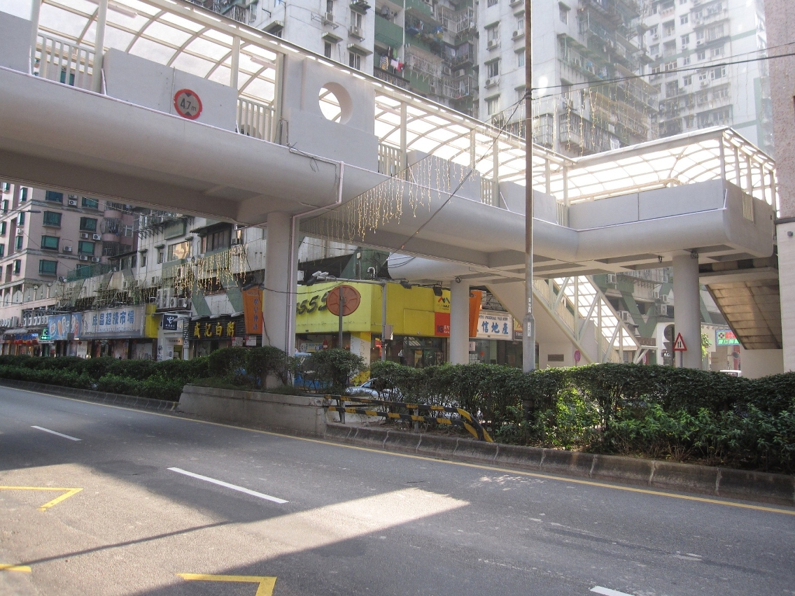 氹仔孫逸仙大馬路與大連街連接的行人天橋維修工程已竣工