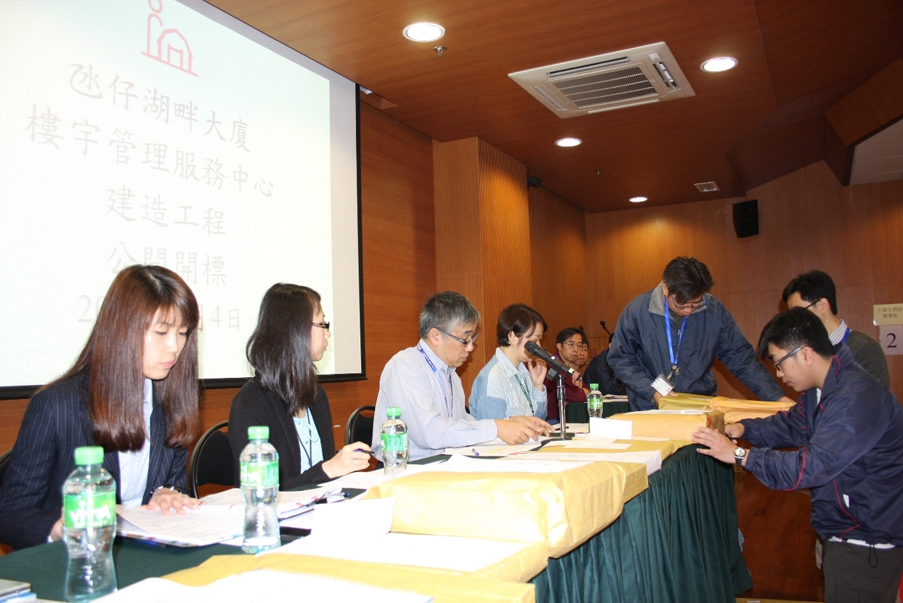 「氹仔湖畔大廈樓宇管理服務中心建造工程」今日開標