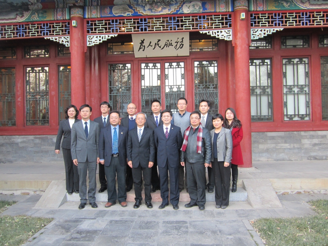 代表團與清華大學負責人合照