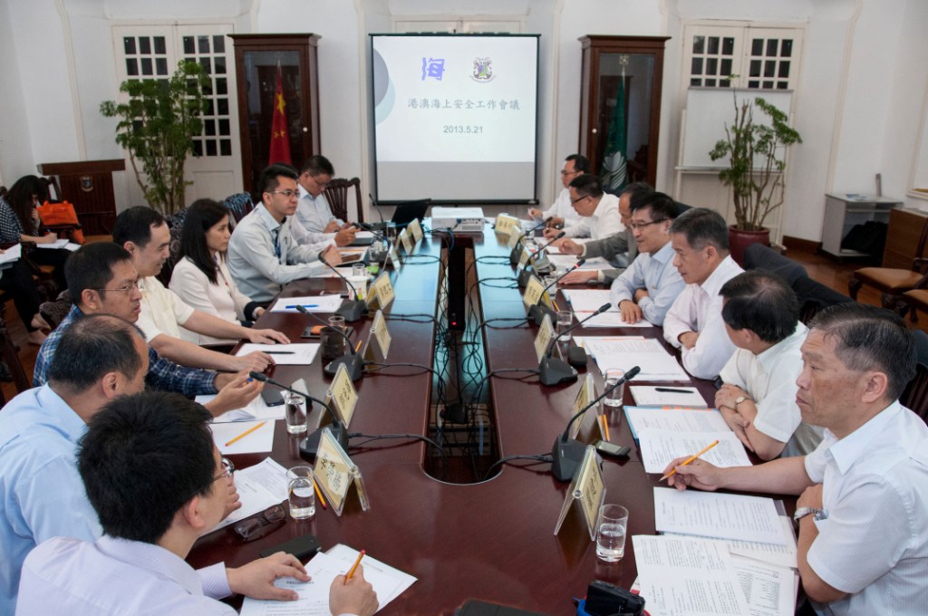港務局與香港海事處討論海上安全