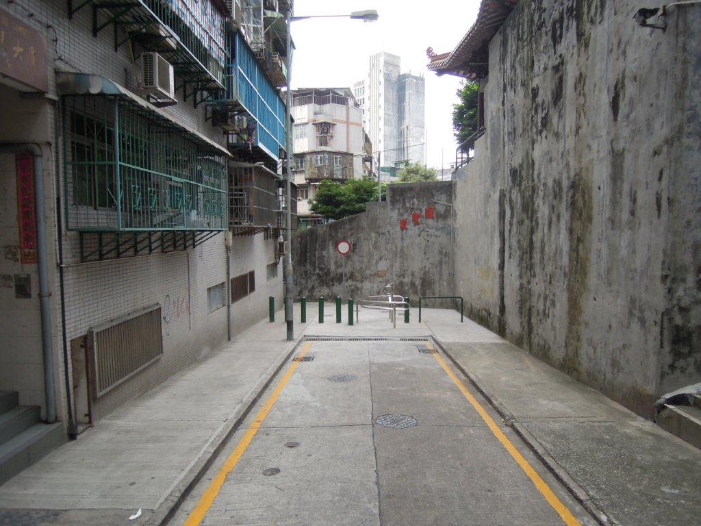 交通事務局優化洞穴街交通秩序