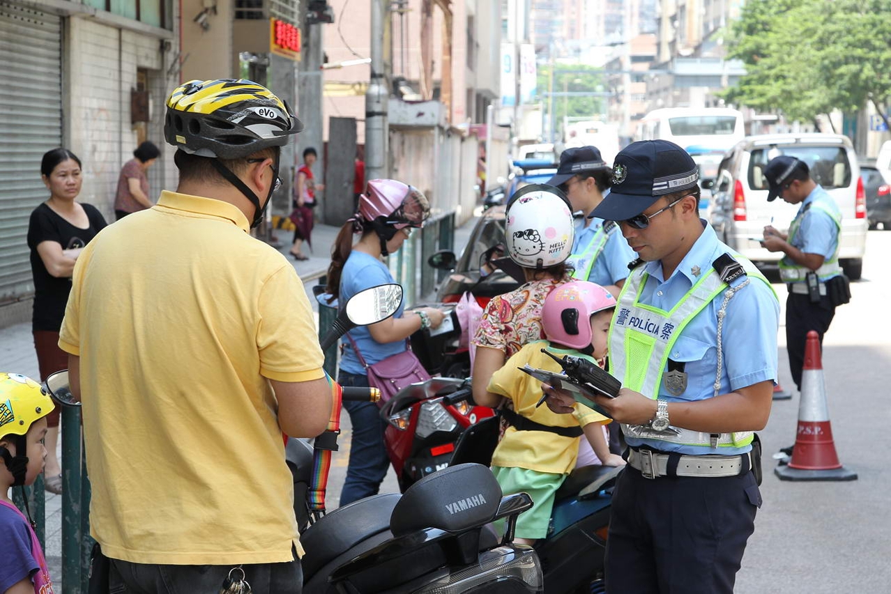 摩托車勿載未滿六歲乘客