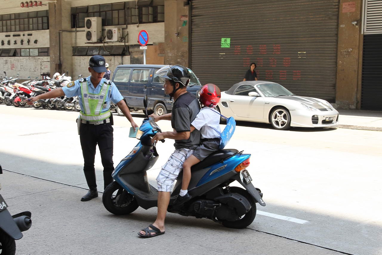 摩托車勿載未滿六歲乘客