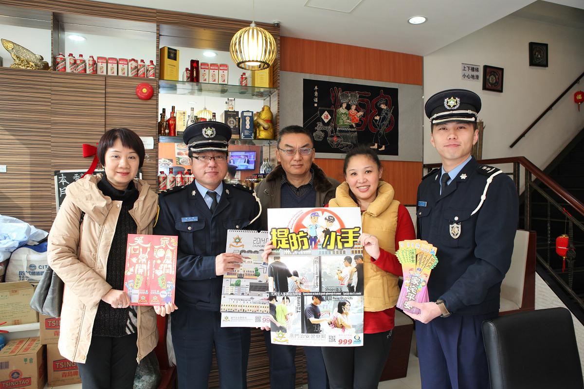 警官及坊會負責人齊傳遞滅罪訊息